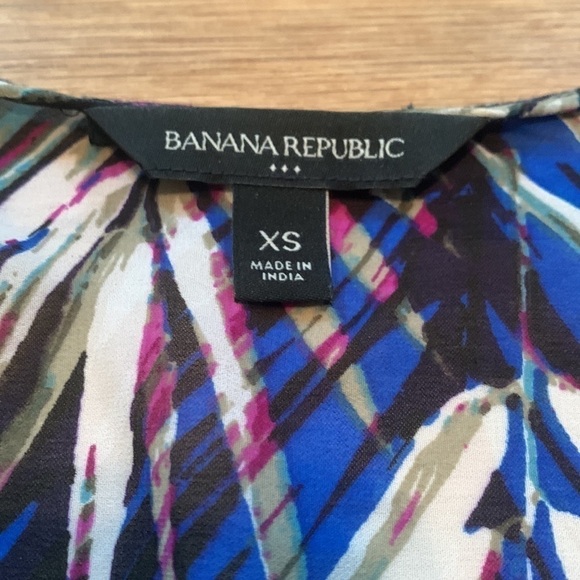 BANANA Republic 3/4 Bell Sleeve Semi Sheer Leaf Pattern Tunic Blouse Women’s XS - Picture 2 of 16